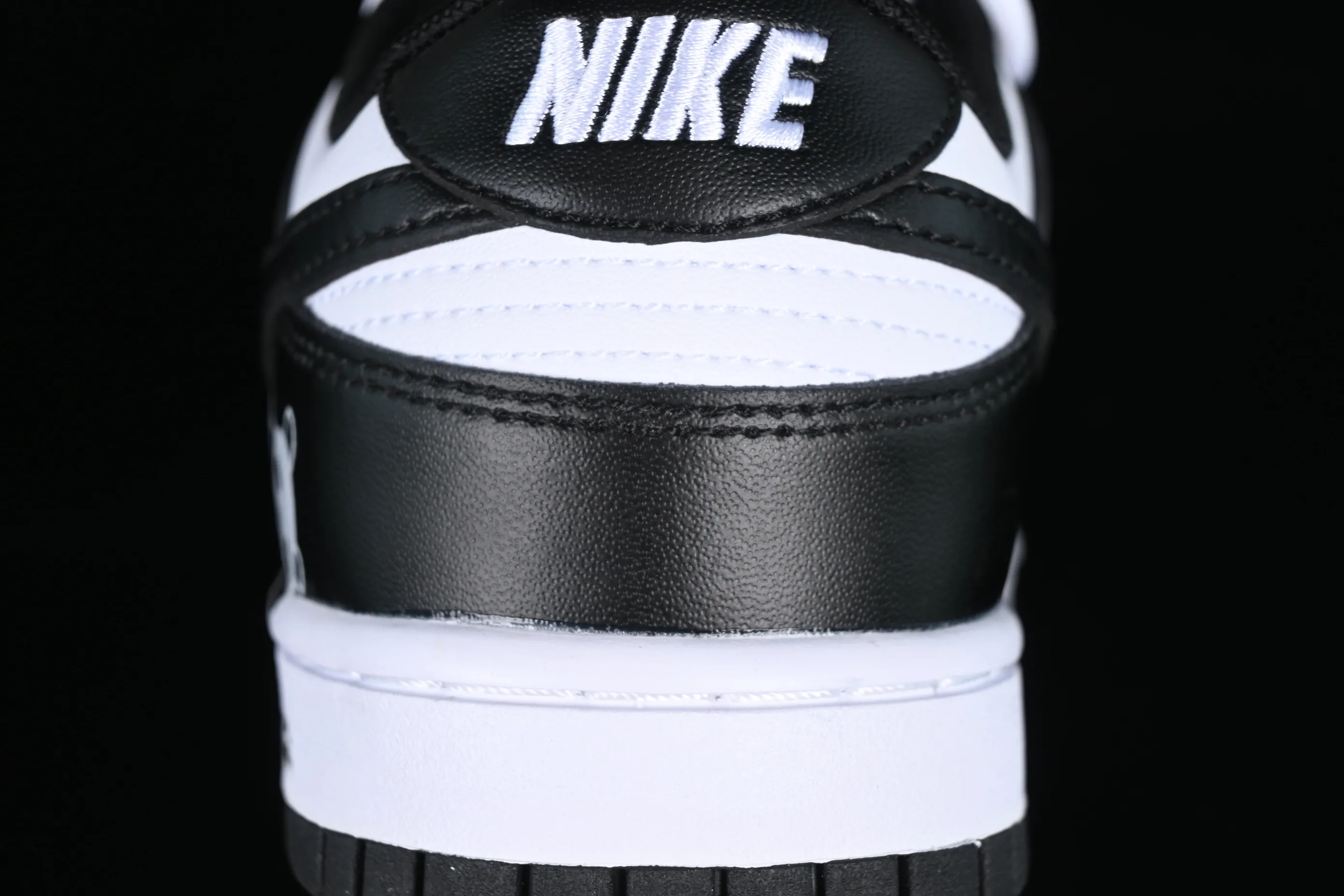 All Categories Nk SB Dunk Series Nk SB Dunk Low Low-top sneakers Nk Dunk Low Black and White Panda Customized version of deconstructed strap casual sneakers DD1391-100